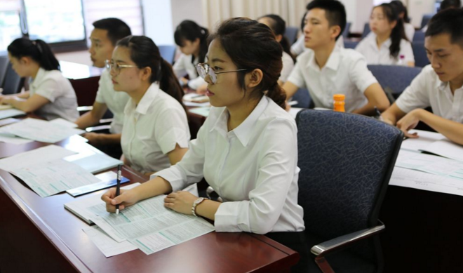 辦公室工服定制的搭配和選擇