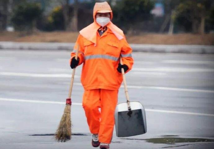 環衛工人奮戰在抗疫一線
