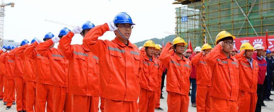 統(tǒng)一定制工作服的好處合照